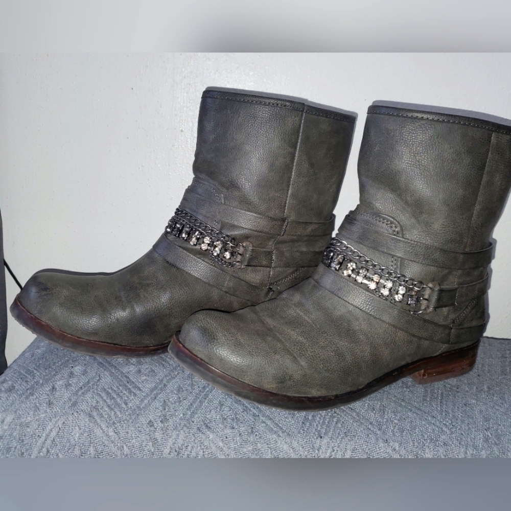 Coconuts by Matisse Berriman Grey Boots